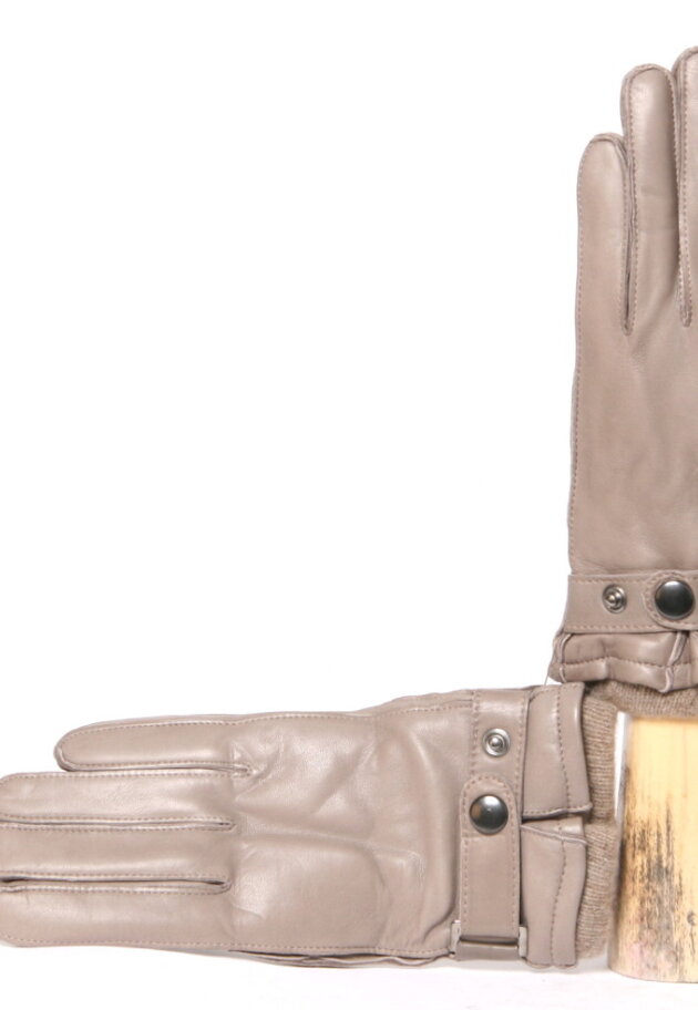 Gloves made in lam skin and lined with cashmere