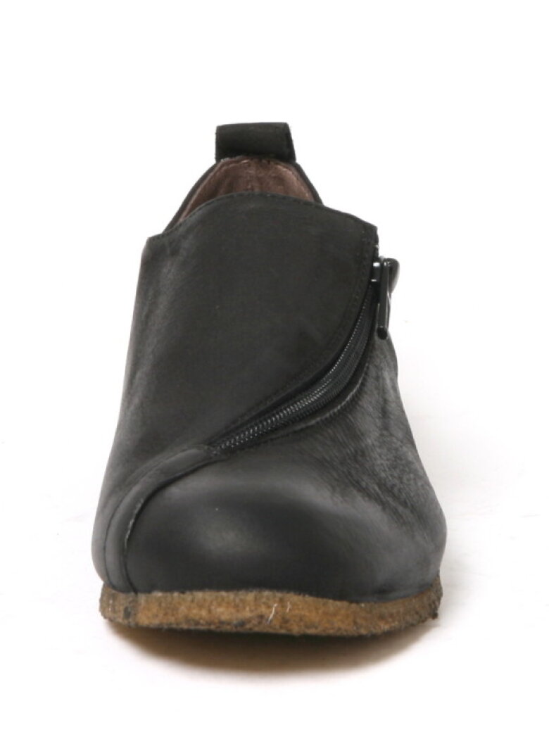 Lofina - Shoe with a raw rubber sole