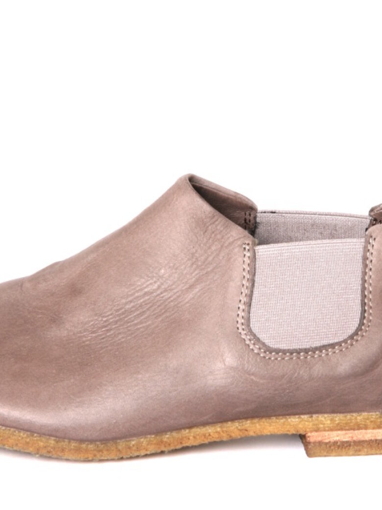 Lofina - Shoe with elastic and a raw rubber sole