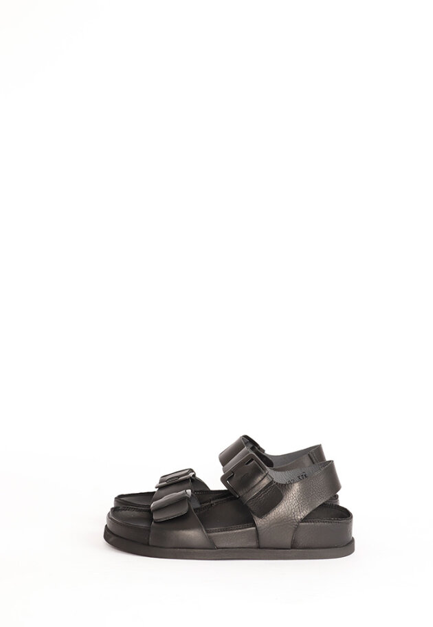 Lofina - Sandal with buckles and a back strap