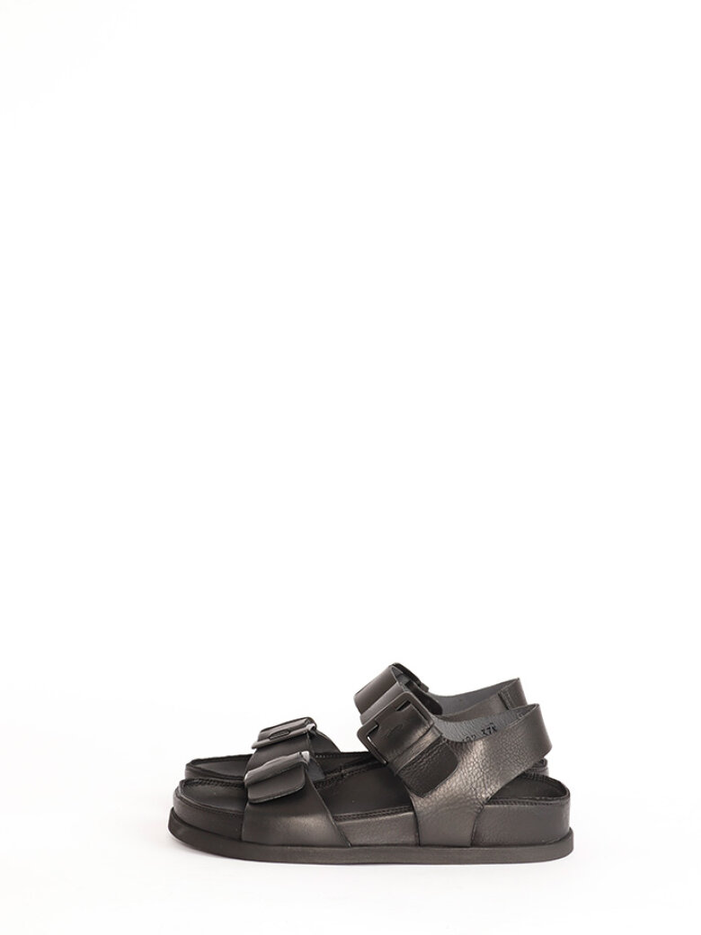 Lofina - Sandal with buckles and a back strap