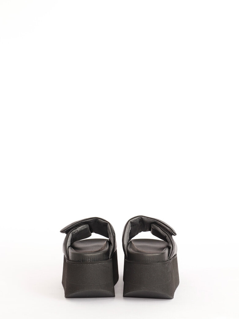 Lofina - Chunky sandal with a footbed sole and velcro closure