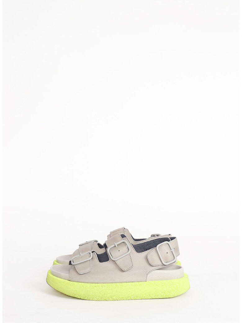 Lofina - Sandal med spænder og rem