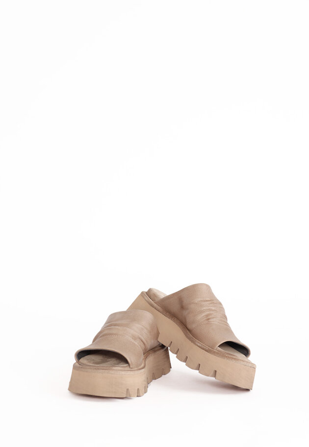 Lofina - Sandal with wrinkle effect