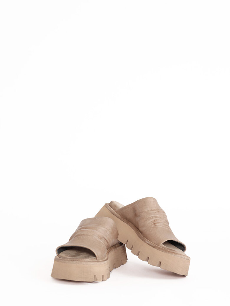 Lofina - Sandal with wrinkle effect