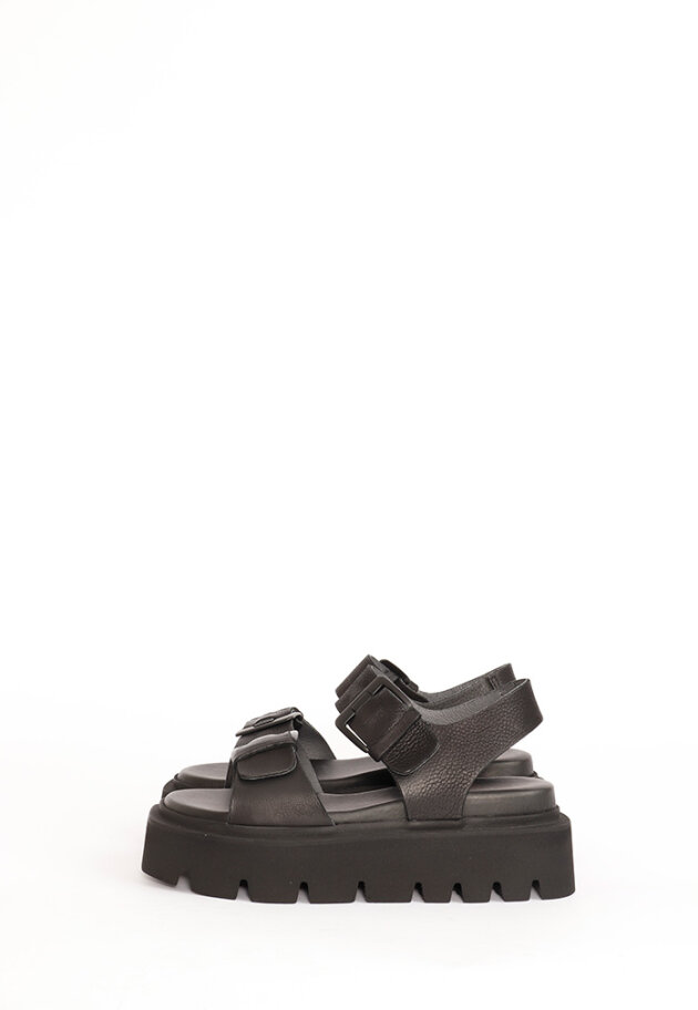 Lofina - Sandal with buckles and an edgy sole