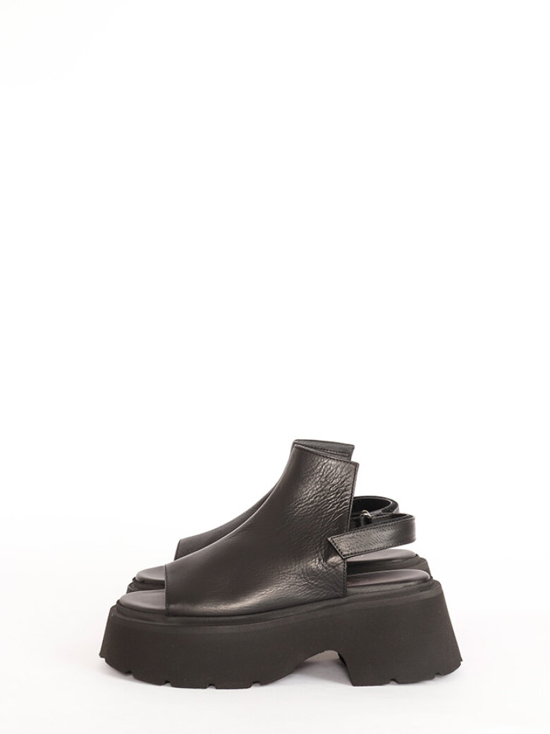Lofina - Sandal med velcro og åben tå