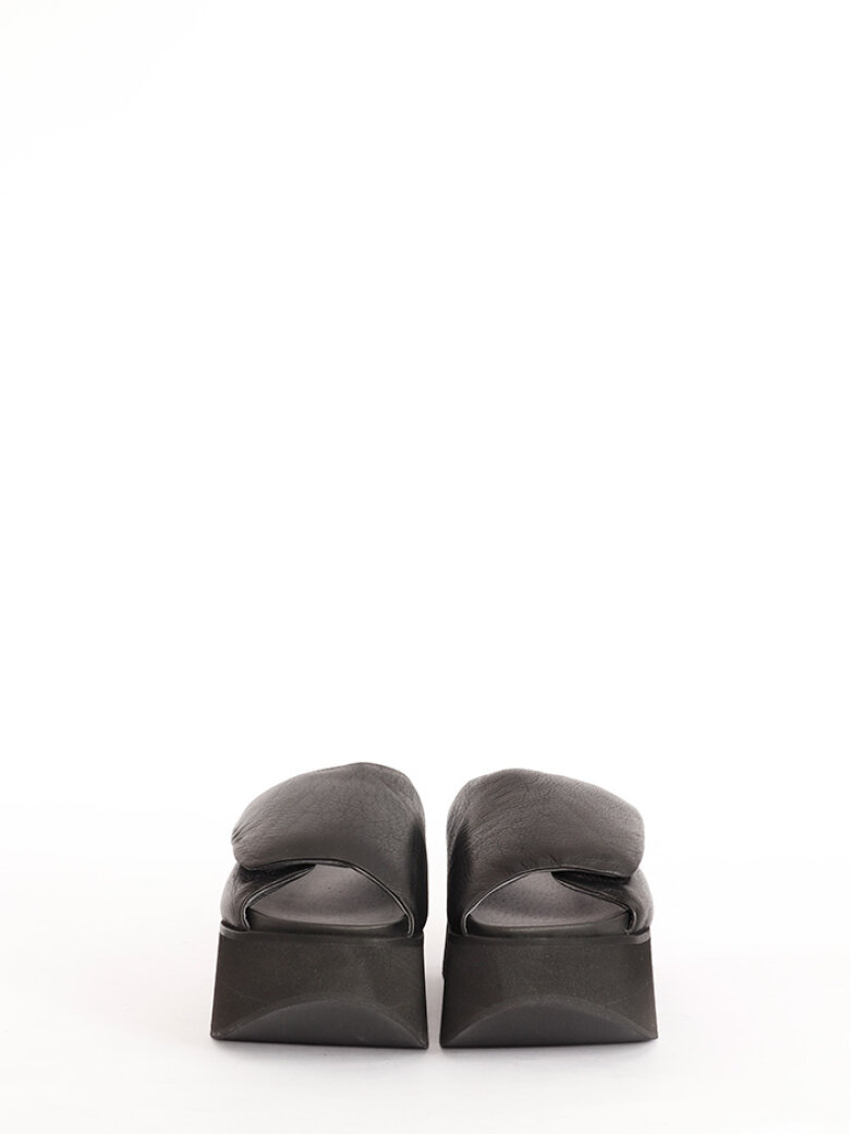Lofina - Chunky sandal with a footbed sole and velcro closure