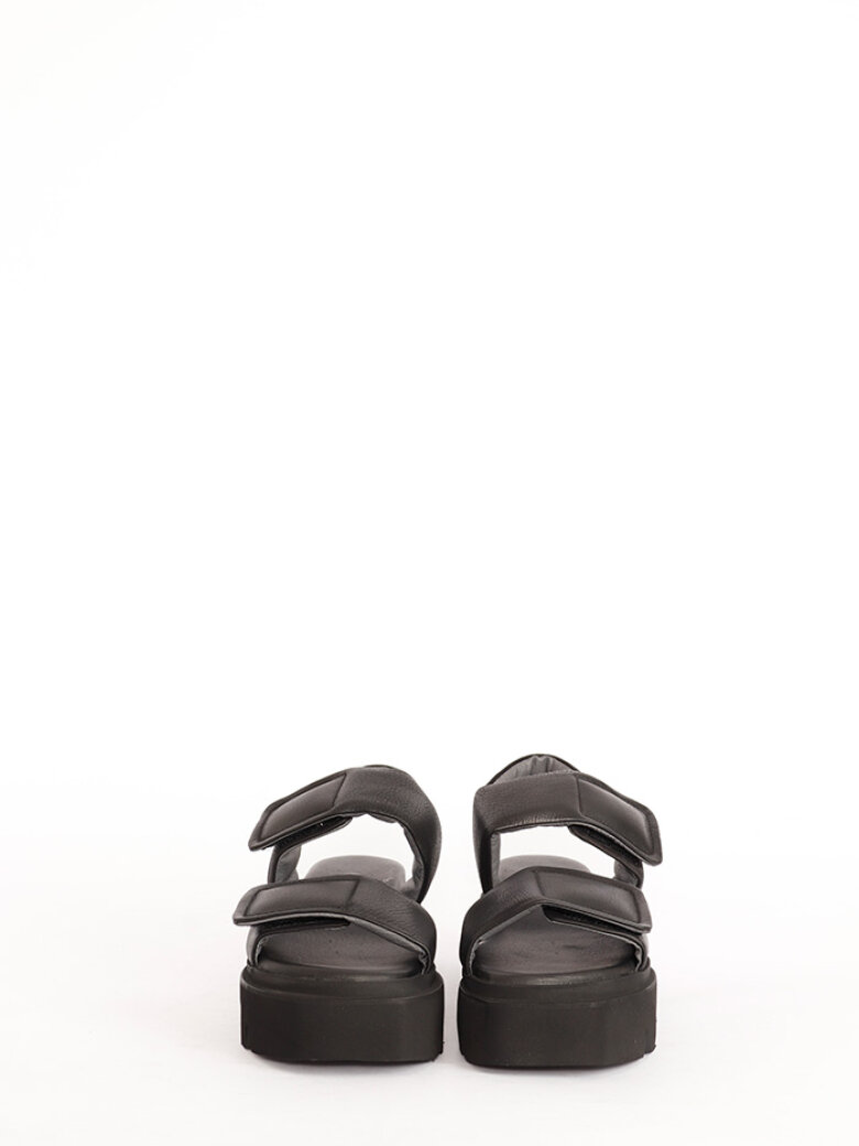 Lofina - Sandal with a chunky sole, velcro and an edgy sole