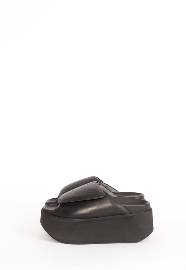 Lofina - Chunky sandal with a footbed sole and velcro closure