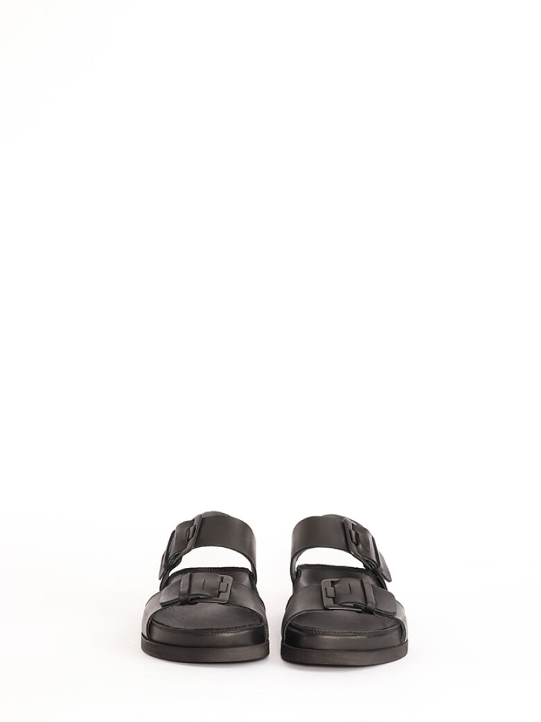 Lofina - Sandal with buckles and a back strap