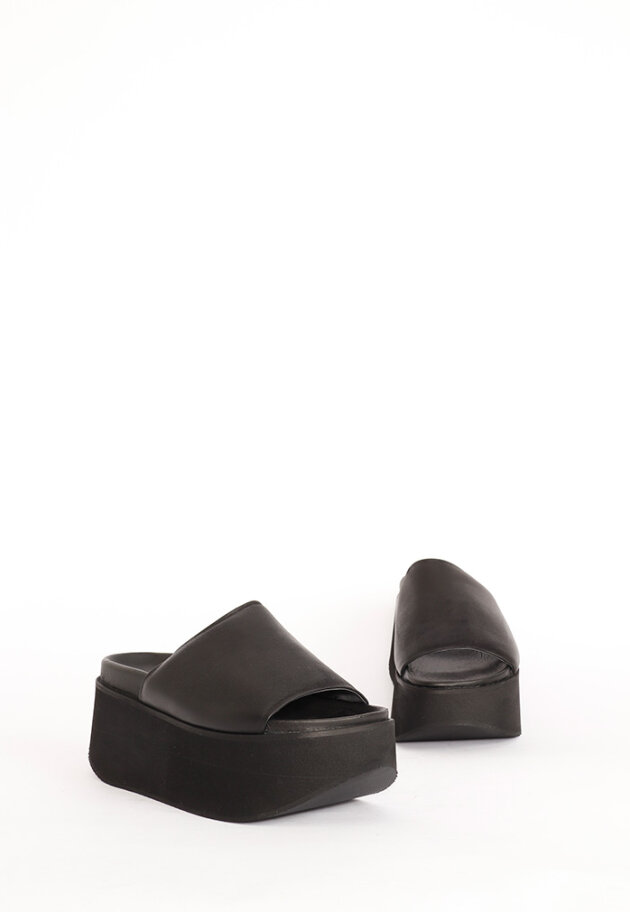 Lofina - Chunky sandal with a footbed sole and open toe