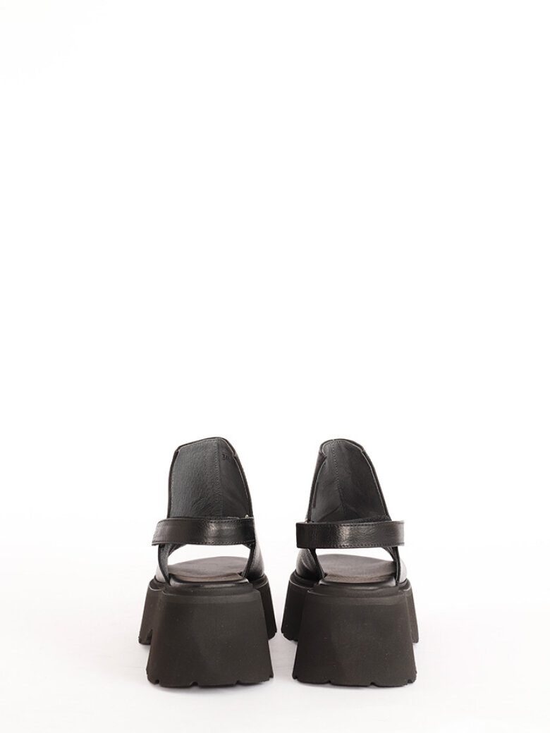 Lofina - Sandal med velcro og åben tå