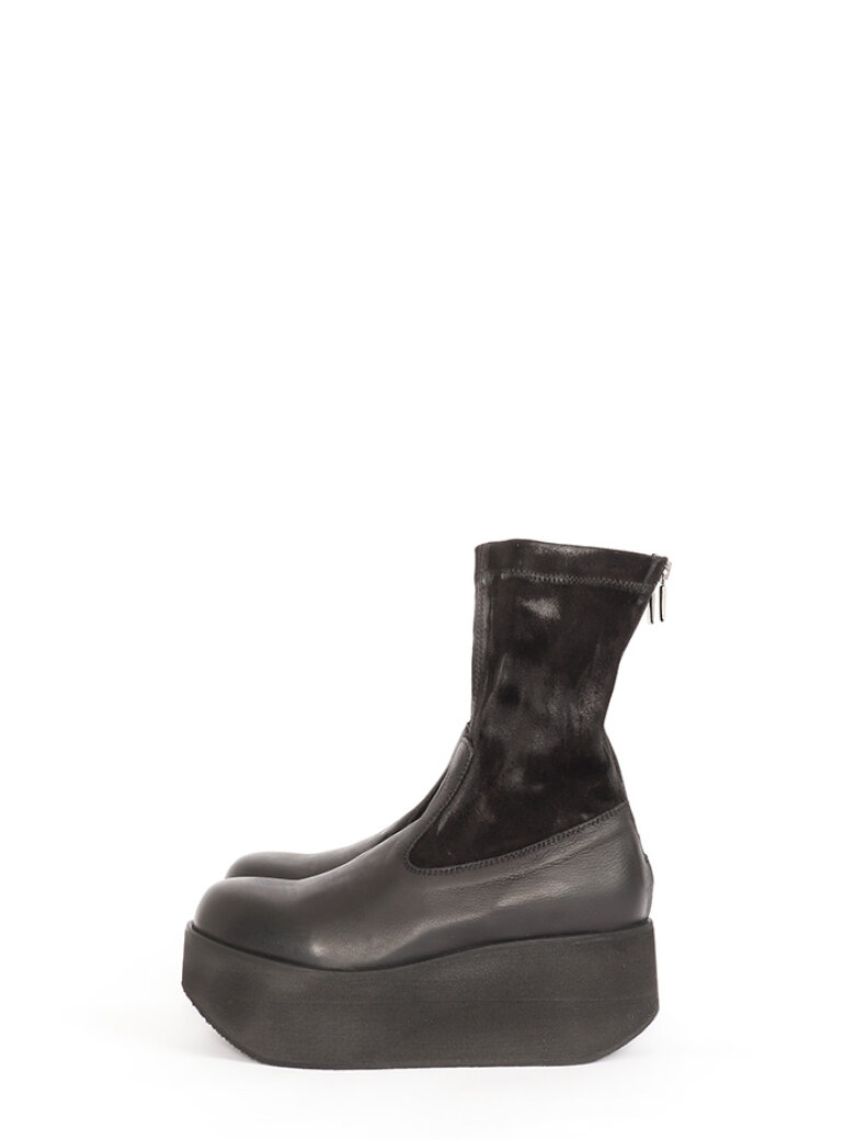 Lofina - Chunky bootie with suede stretch