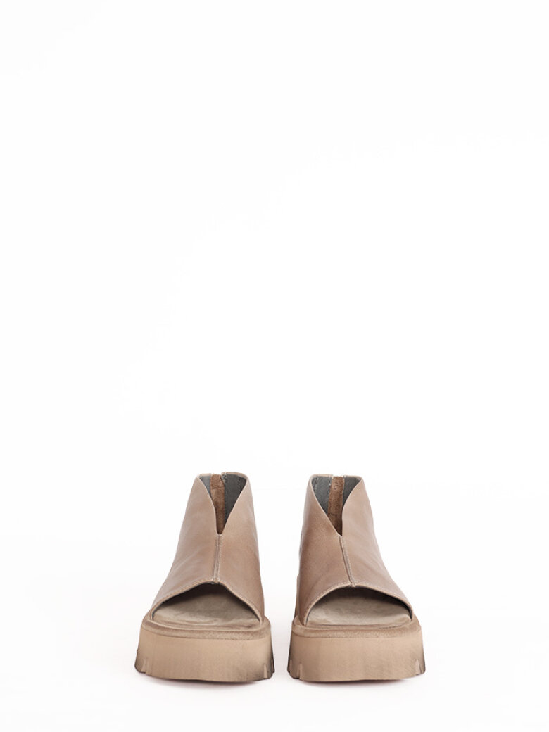 Lofina - Feminin sandal with a zipper