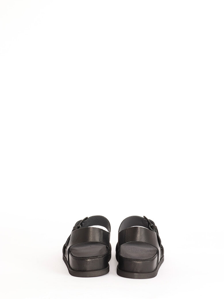 Lofina - Sandal with buckles and a back strap