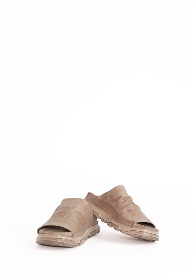 Lofina - Sandal with a footbed sole