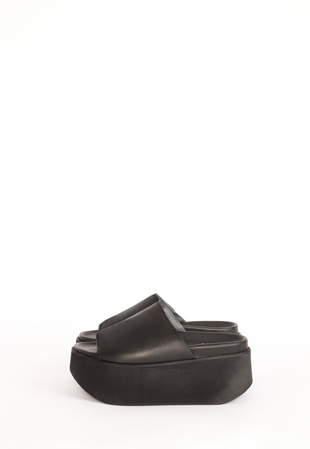Lofina - Chunky sandal with a footbed sole and open toe