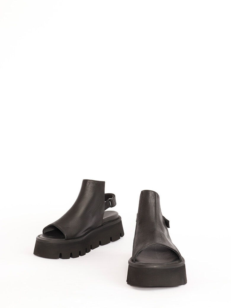 Lofina - Sandal med åben tå og velcrolukning