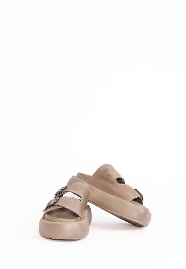 Lofina - Sandal with buckles