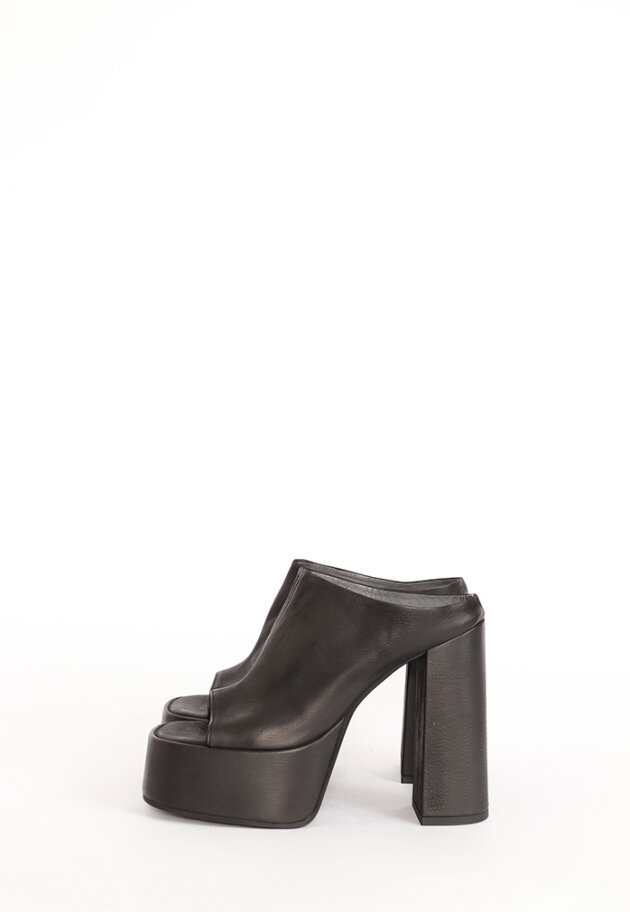 Sort Aarhus - Chunky sandal with open toe and a high heel