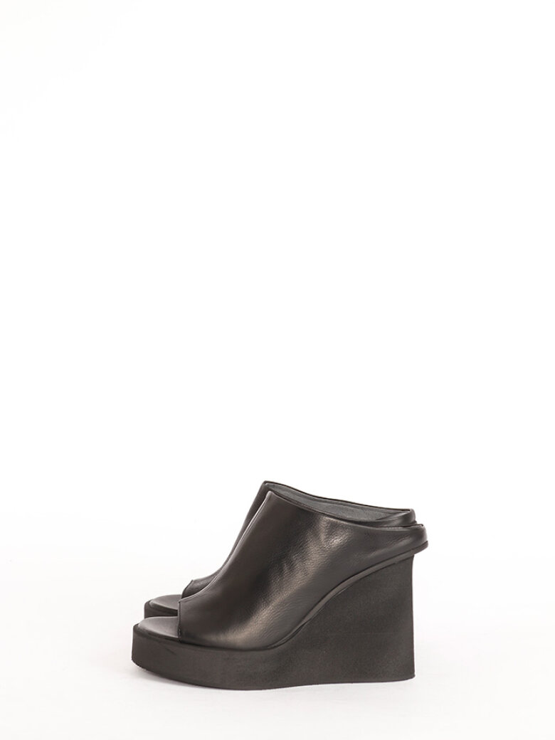 Sort Aarhus - Chunky sandal with open toe and a high heel