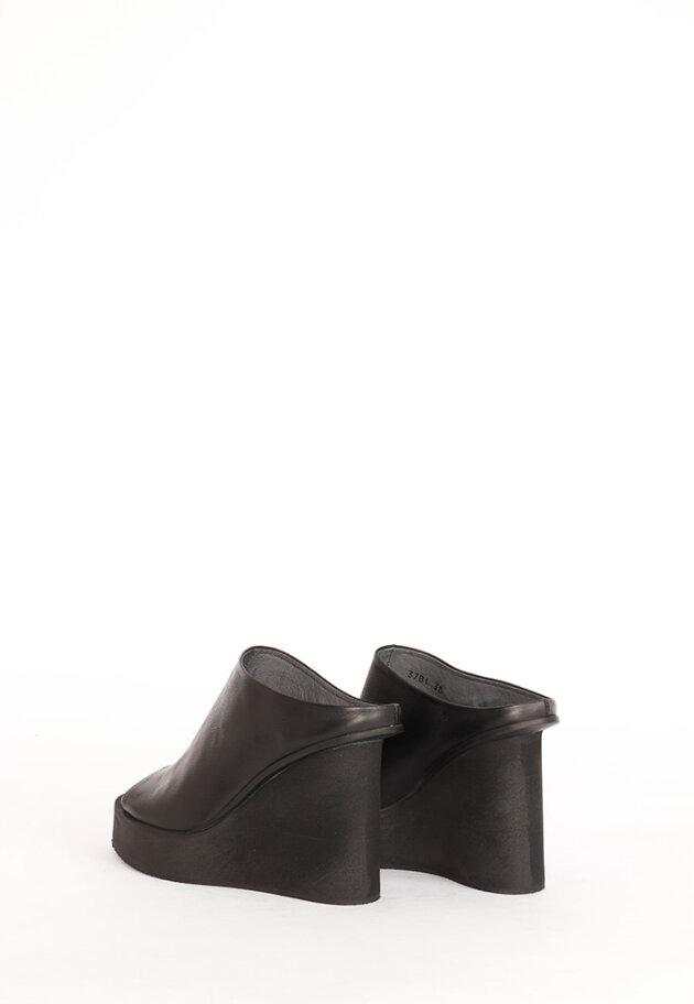 Sort Aarhus - Chunky sandal with open toe and a high heel