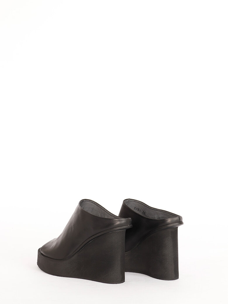 Sort Aarhus - Chunky sandal with open toe and a high heel