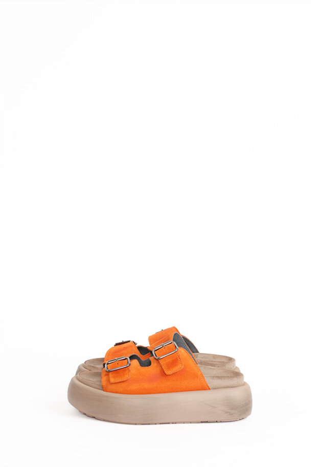 Lofina - Sandal in suede with buckles
