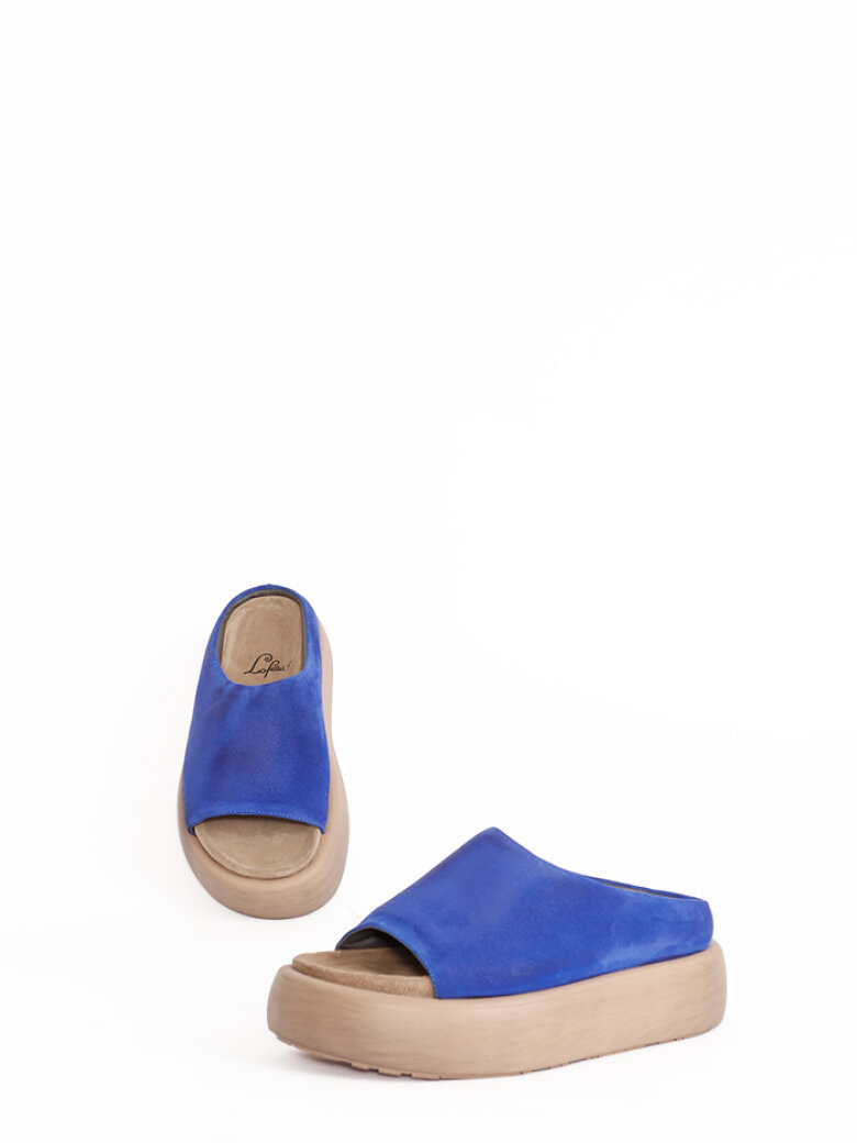 Lofina - Chunky sandal in blue suede with a footbed sole