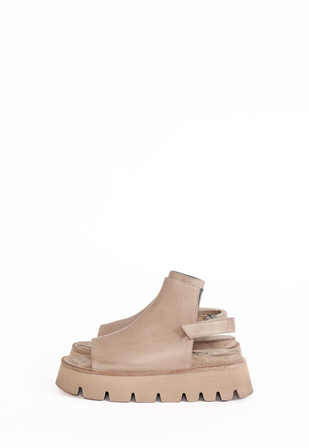 Lofina - Feminin sandal with an adjustable velcro back strap