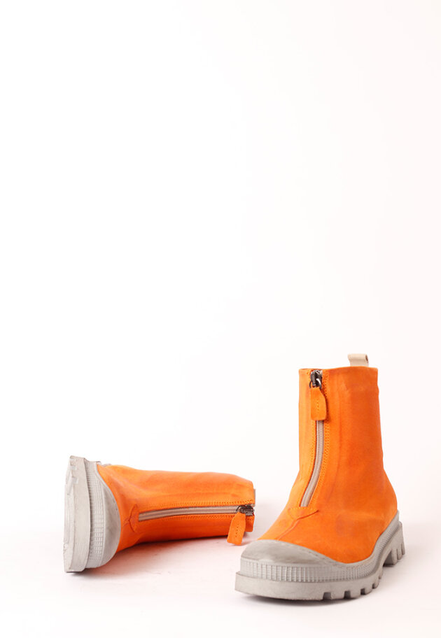Lofina - Bootie with a strong rubber sole and zipper