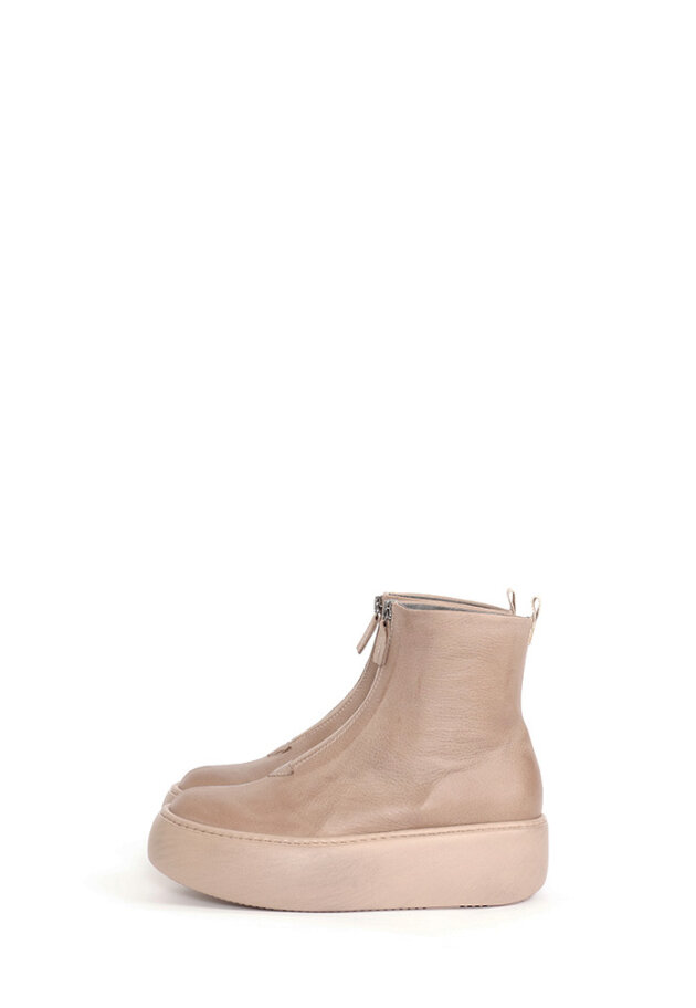Lofina - Bootie with a front zipper and chunky sole