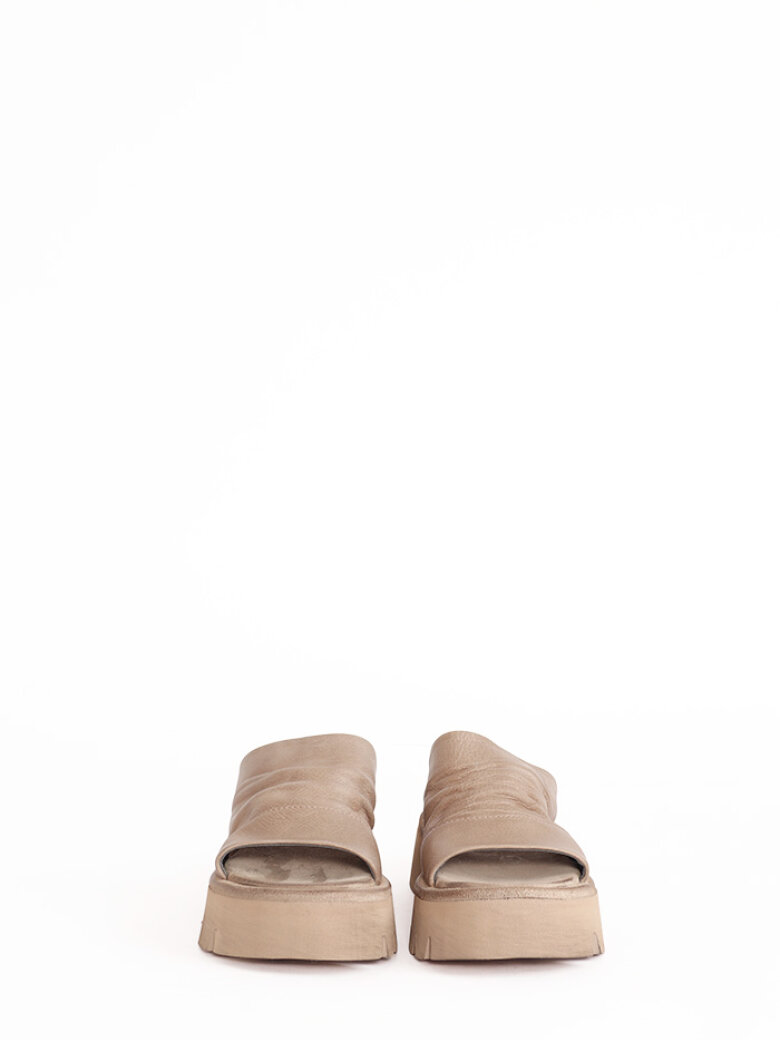 Lofina - Sandal with wrinkle effect