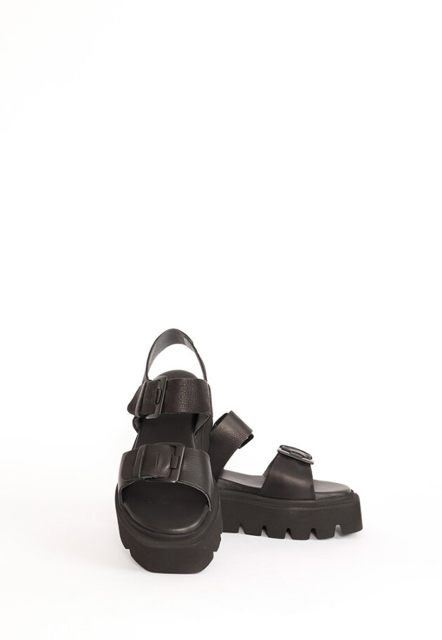 Lofina - Sandal with buckles and an edgy sole