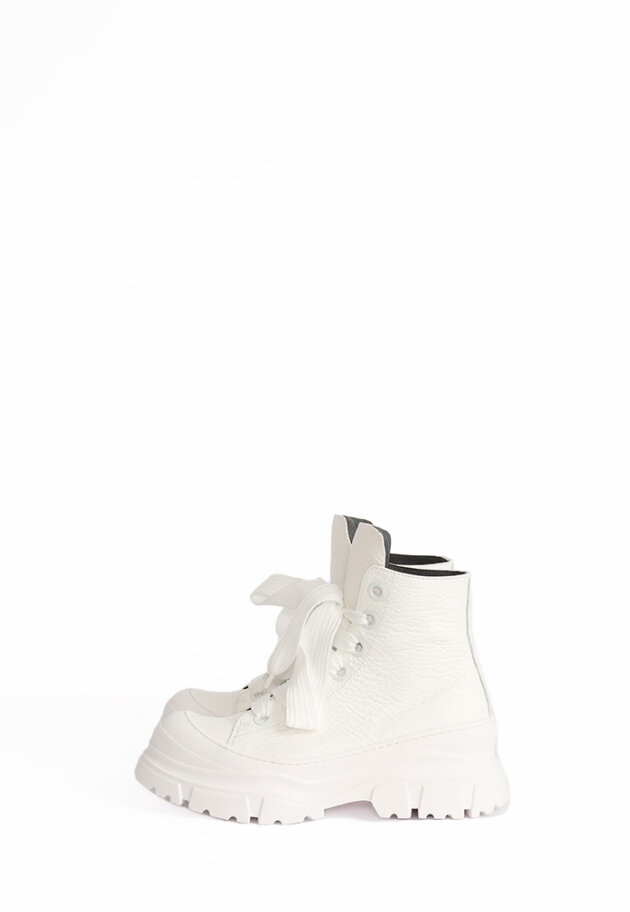 Lofina - Bootie with a chunky white sole and laces