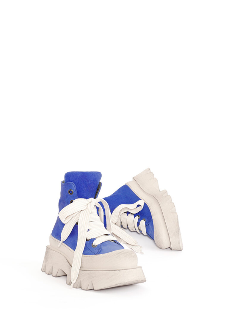 Lofina - Bootie in suede with a chunky sole and laces