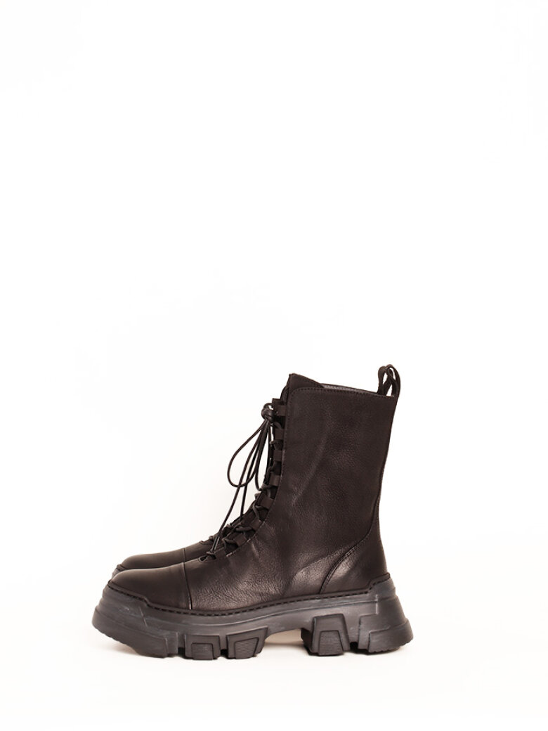 Lofina - Støvle med micro sål og snøre