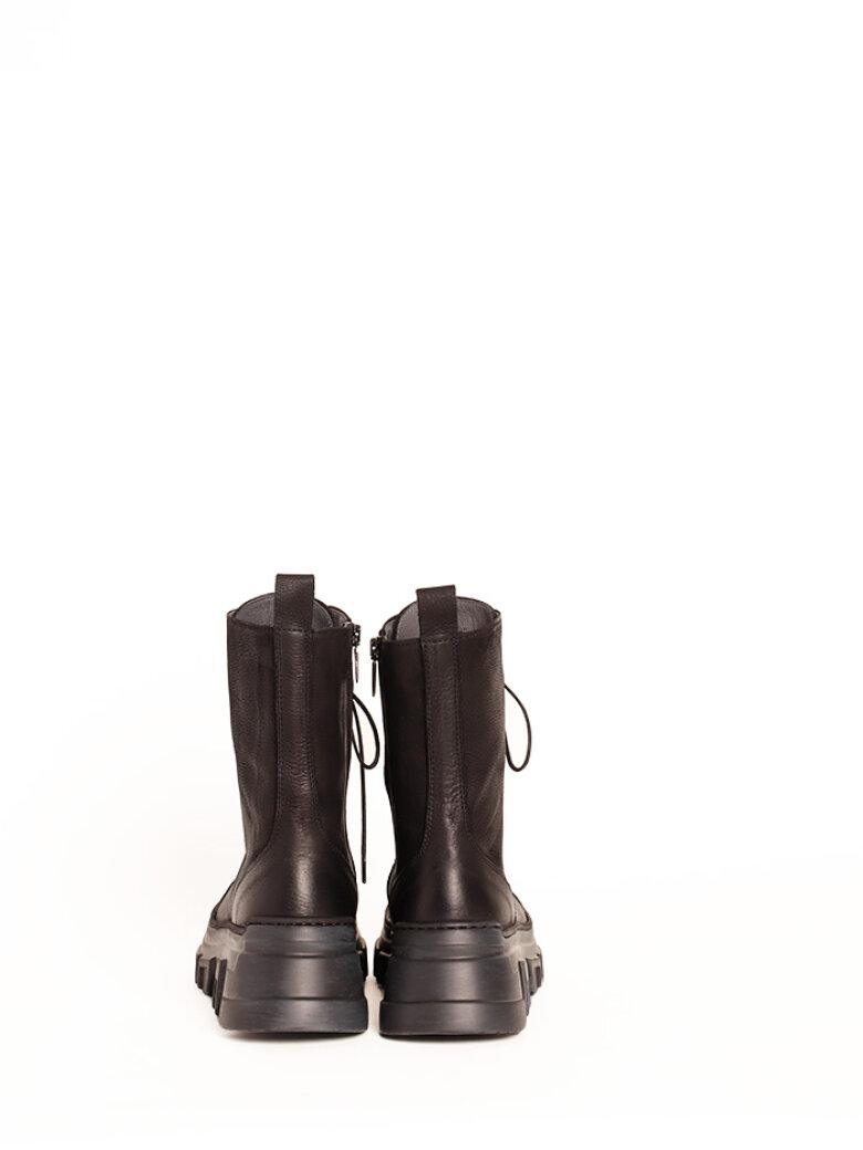 Lofina - Støvle med micro sål og snøre