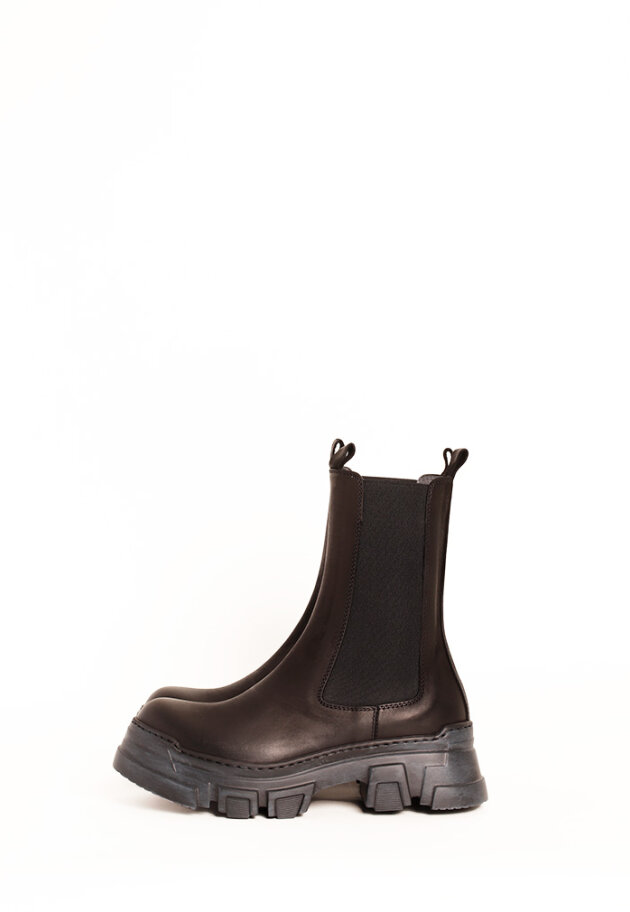 Lofina - Boot with a chunky sole and elastics