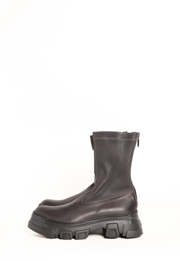 Lofina - Boot with a chunky sole, zipper and stretch skin