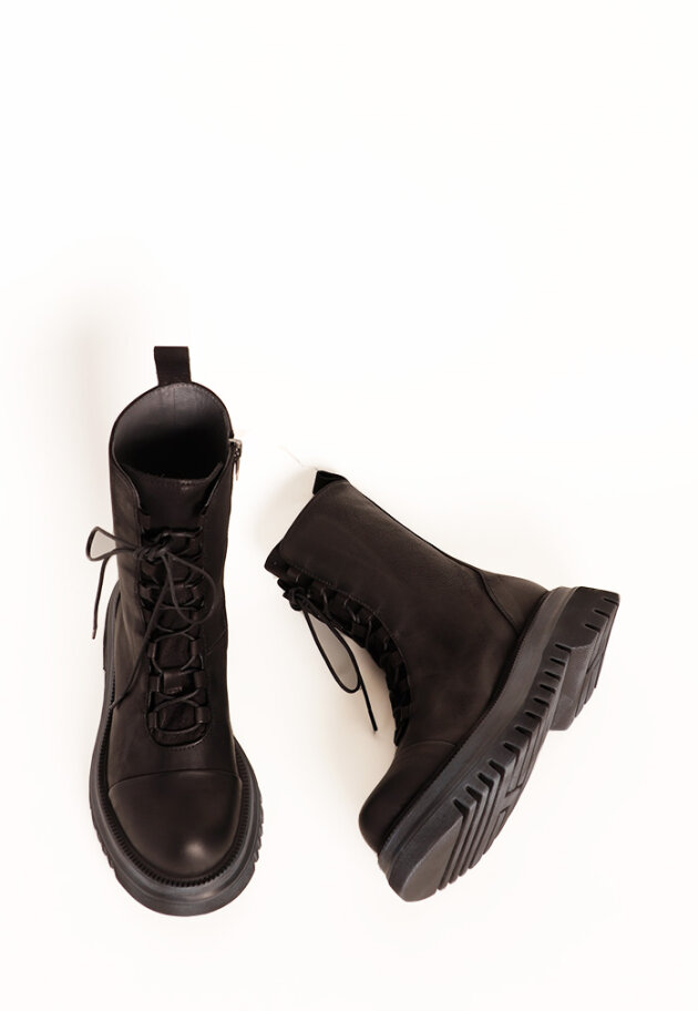 Lofina - Boot with a micro sole and laces