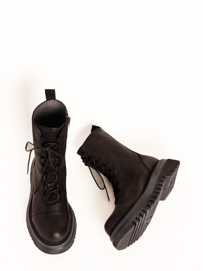 Lofina - Boot with a micro sole and laces