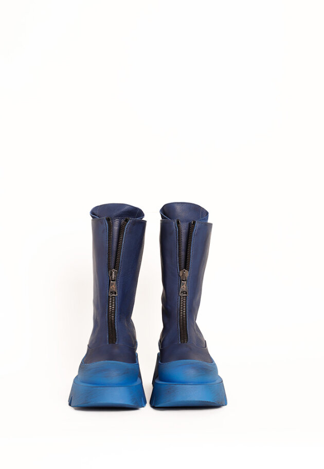 Lofina - Boot with a chunky sole and zipper