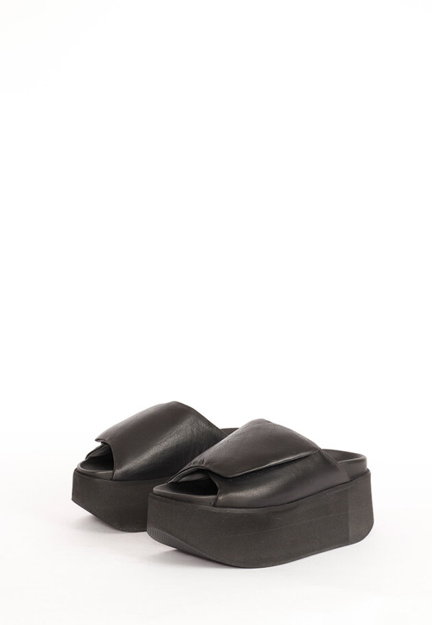 Lofina - Chunky sandal with a footbed sole and velcro closure