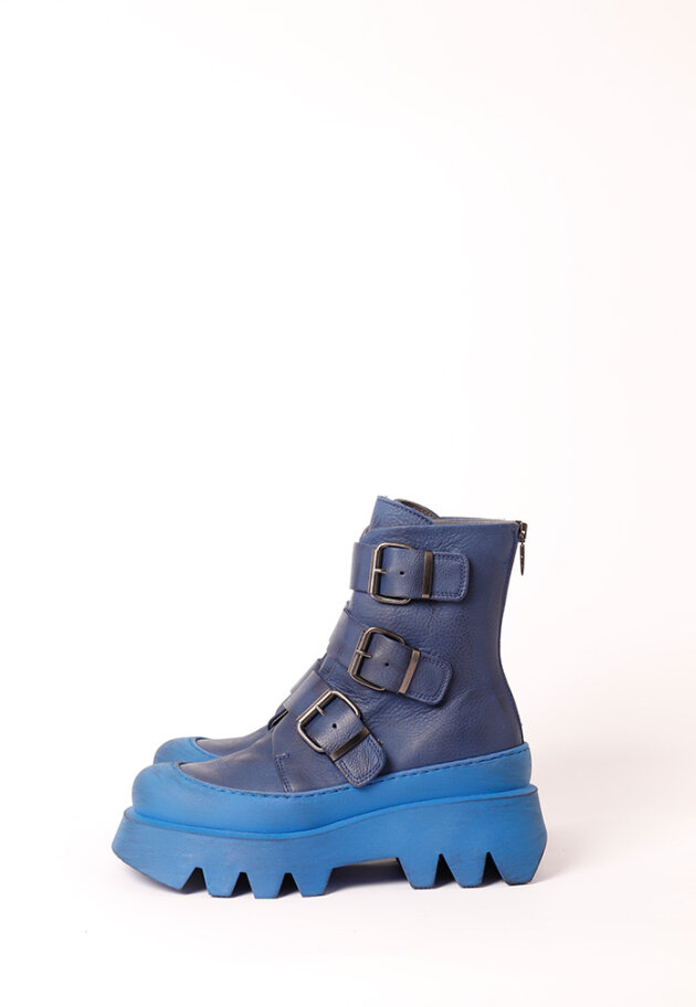 Lofina - Boot with a chunky sole, buckles and a zipper