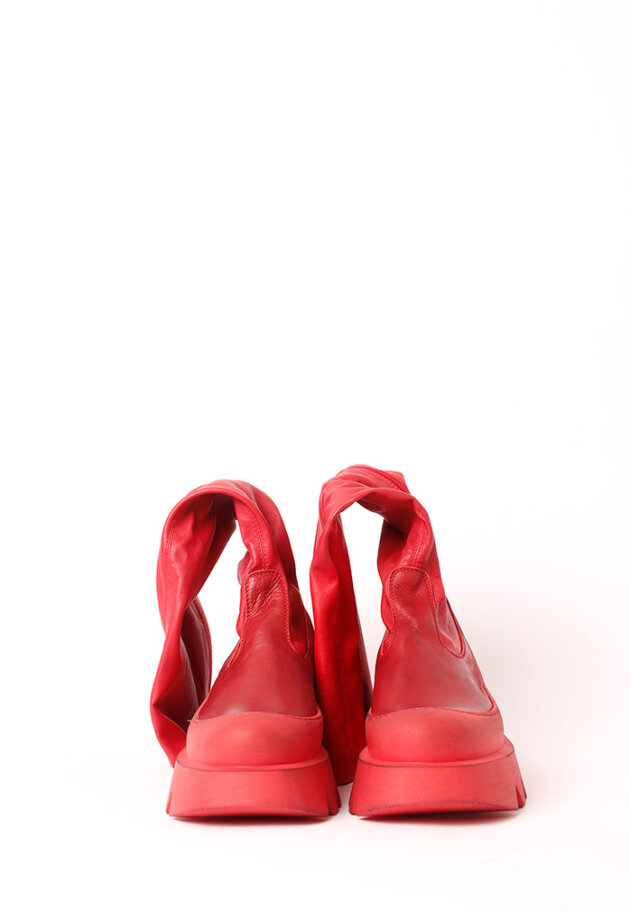 Lofina - Long boot with a chunky sole, zipper and stretch skin