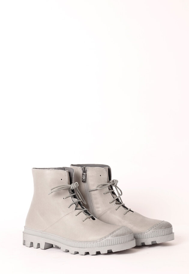 Kort støvle med gummisål og snøre Kort støvle med gummisål og snøre