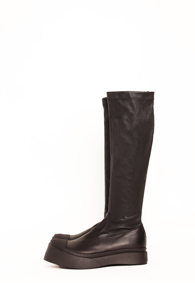 Lofina - Long boot with a zipper and stretch skin