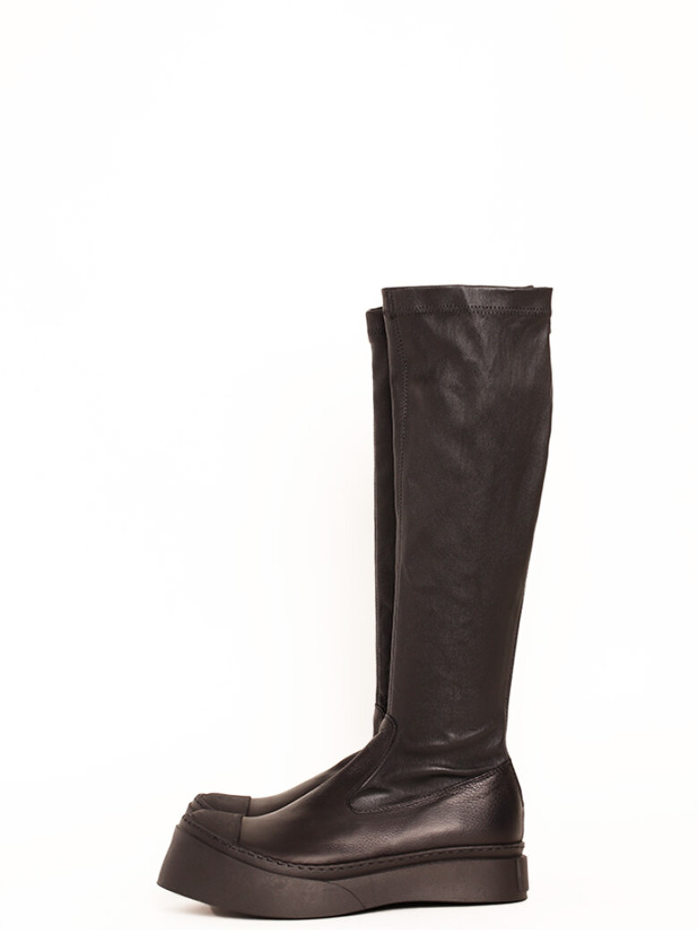 Lofina - Long boot with a zipper and stretch skin